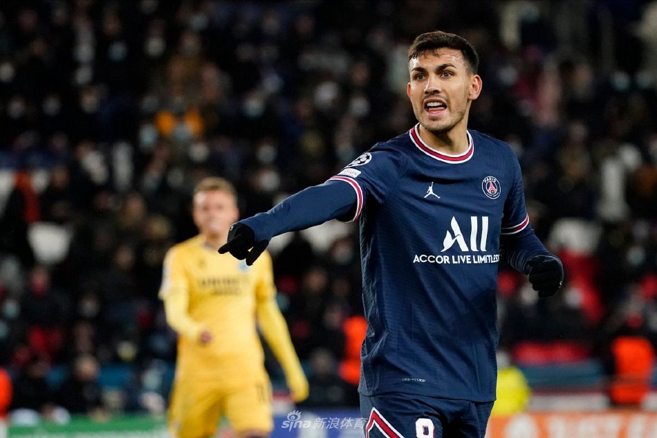 他为一名患 他为一名患