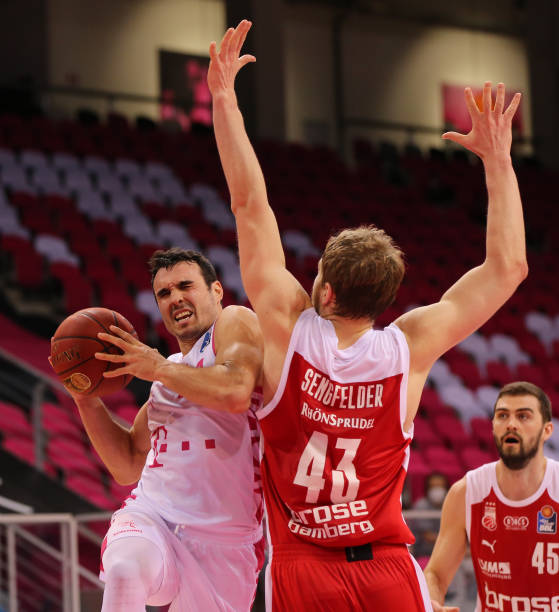 邓恩曾在首 邓恩曾在首